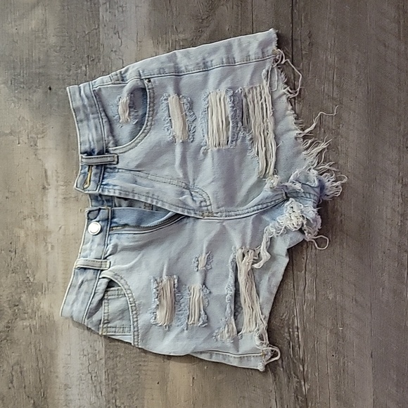 Shein light wash denim shorts - Picture 3 of 3